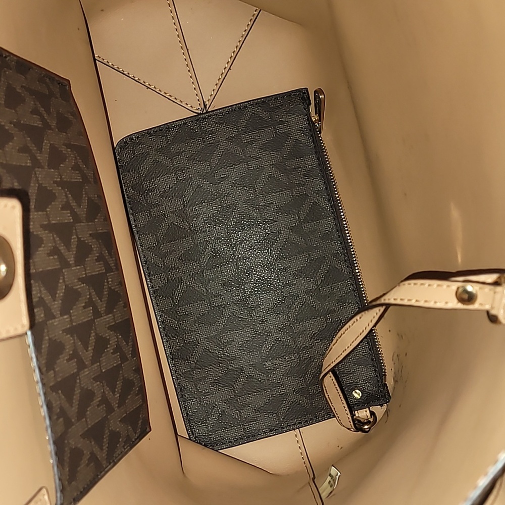 Michael Kors purse new without tags - Picture 4 of 5